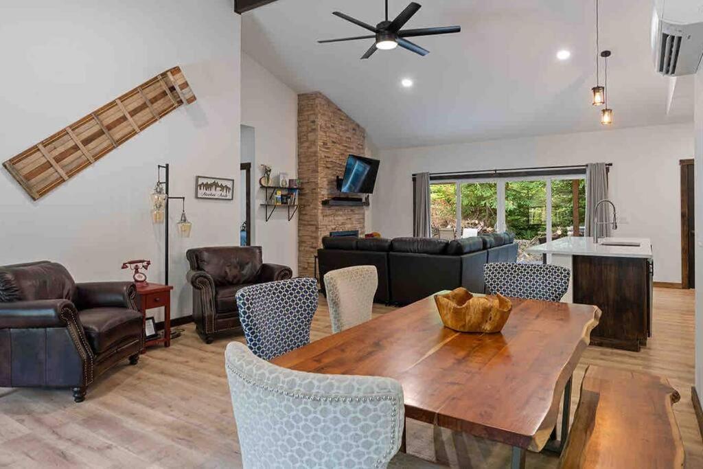 Luxe Mt. Rainier Lodge W/ Hot Tub-Ac-Game Room Ashford Eksteriør billede